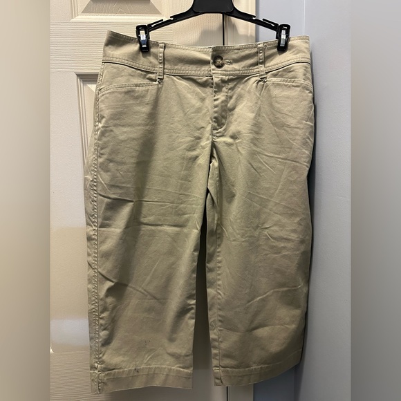 Eddie Bauer Pants Women 8 Khaki Capri Mid-Rise Blakely Fit Heritage Wash Casual - Picture 1 of 3